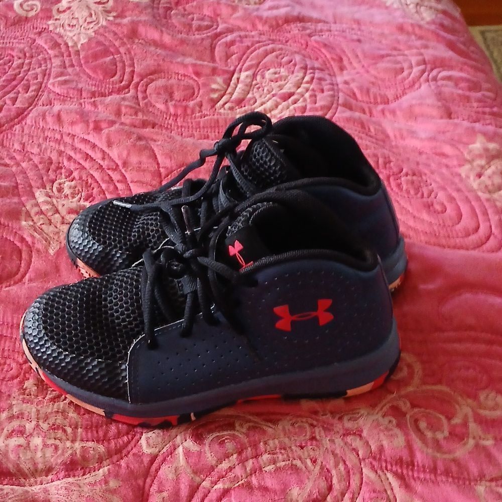 Under Armour  - Picture 4 of 5
